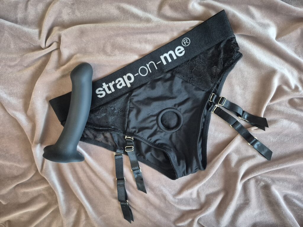 strap-on i dildo